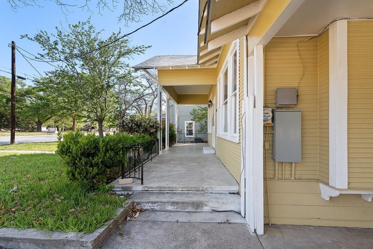 603 E Losoya St - Photo 6 of 44