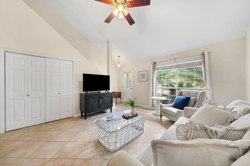 42 Via Largo - Photo 4 of 42