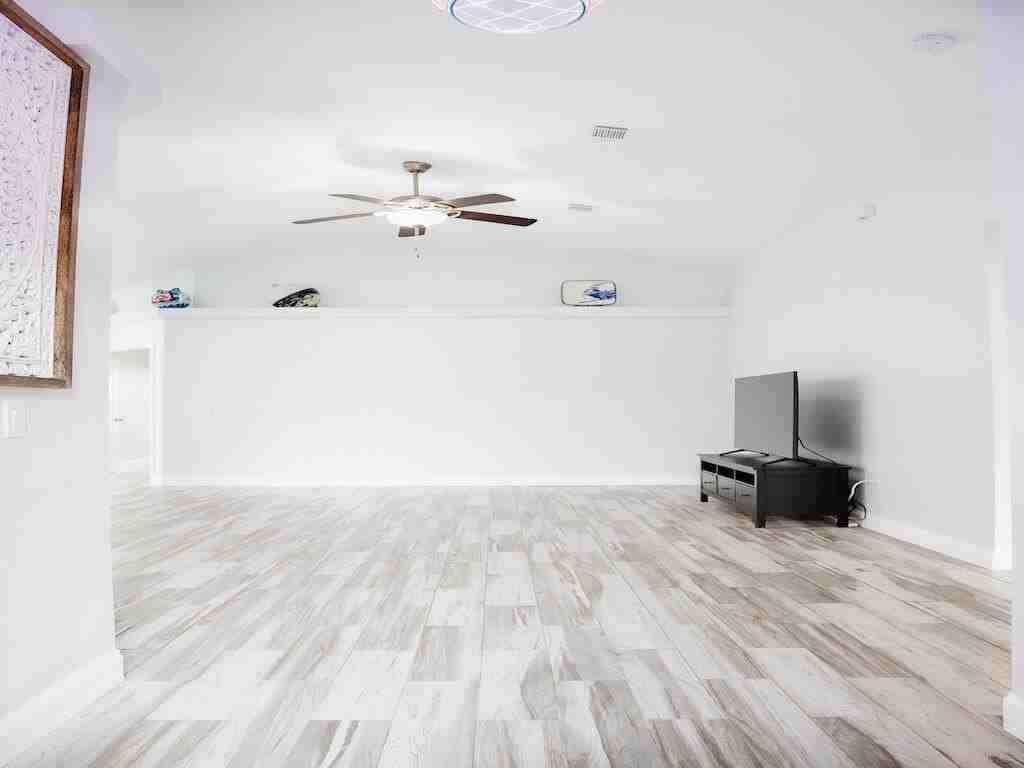 8261 Sierra St - Photo 6 of 41