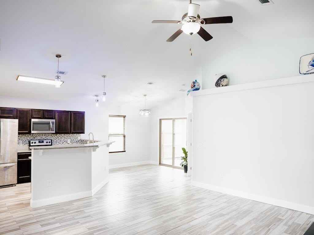 8261 Sierra St - Photo 7 of 41