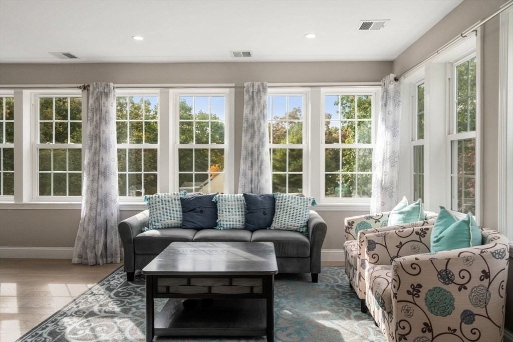 63 Pine St - Photo 3 of 33