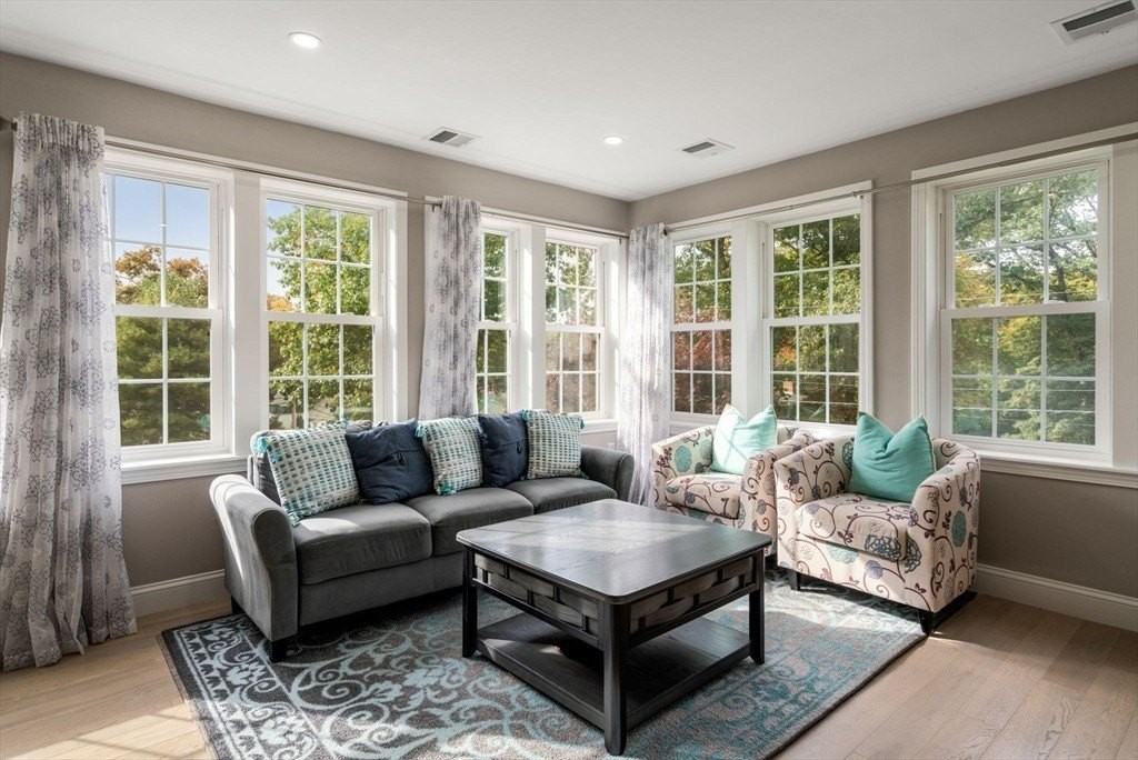 63 Pine St - Photo 5 of 33