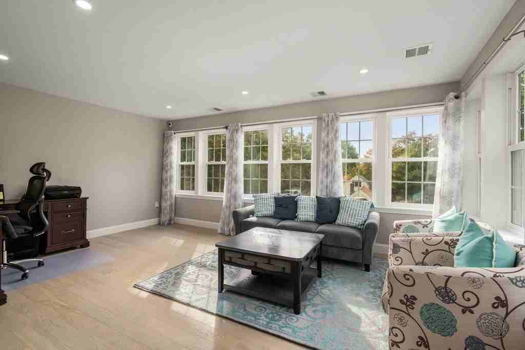 63 Pine St - Photo 6 of 33