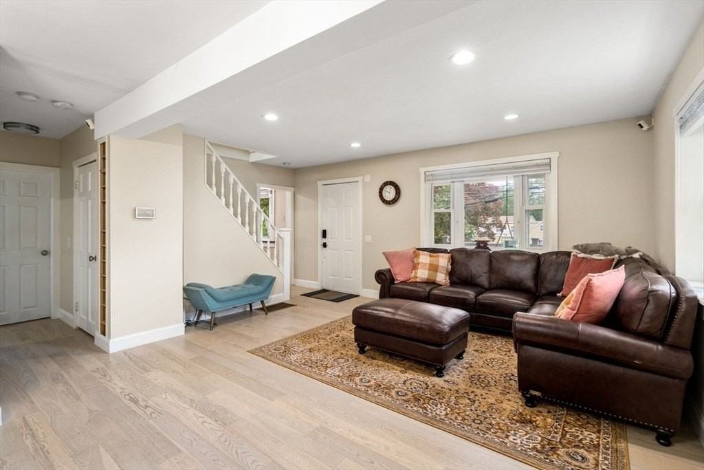 63 Pine St - Photo 7 of 33