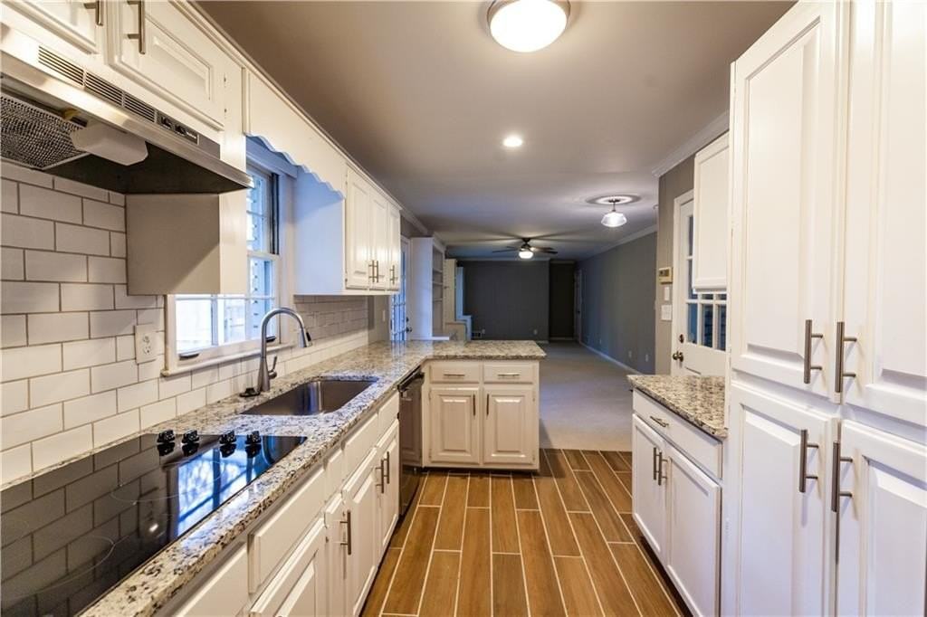 2418 Sagamore Hills Dr - Photo 4 of 30