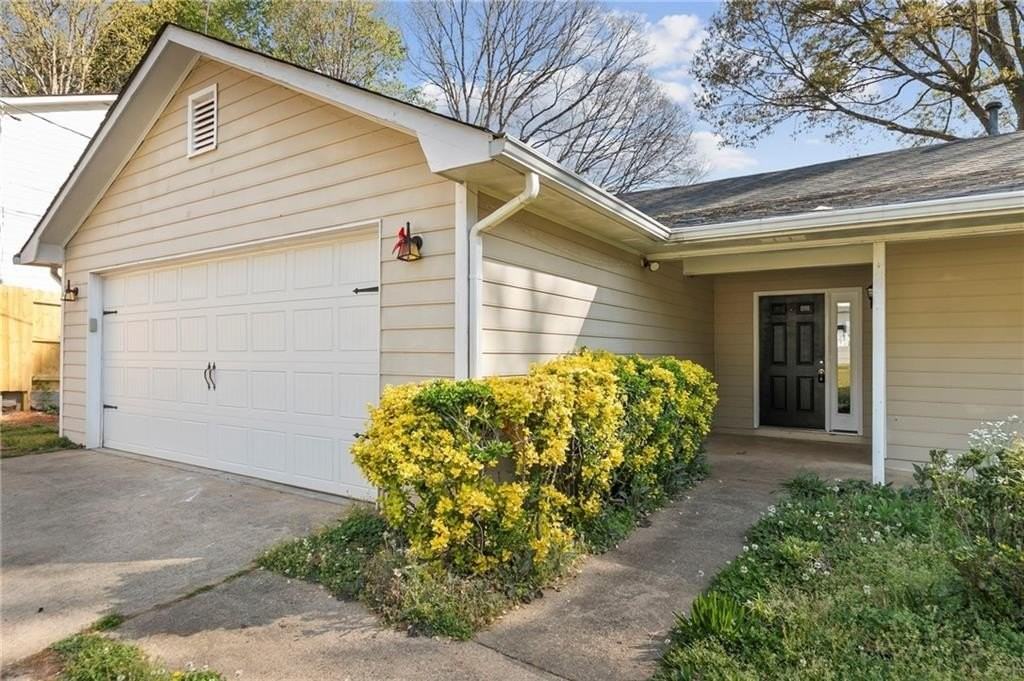 2731 Blarney Way - Photo 2 of 24