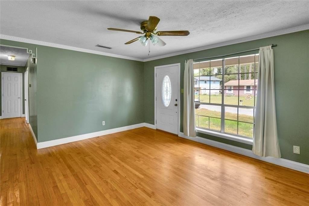 8941 Ashwood Dr - Photo 4 of 38