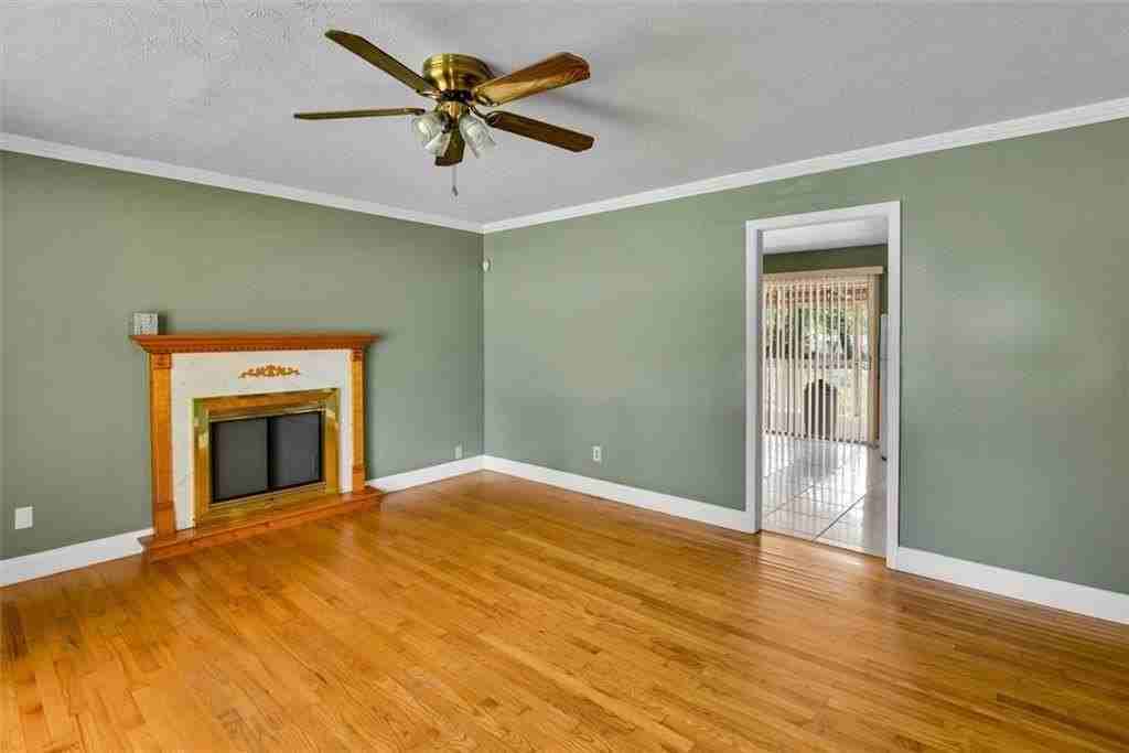 8941 Ashwood Dr - Photo 6 of 38