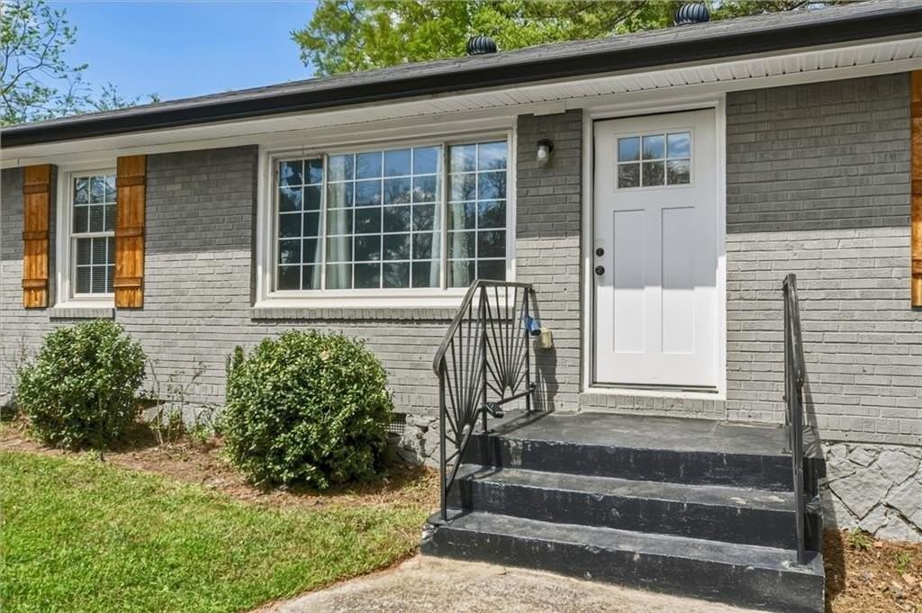 2866 Belvedere Ln - Photo 3 of 26