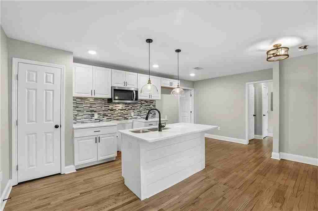 2866 Belvedere Ln - Photo 7 of 26