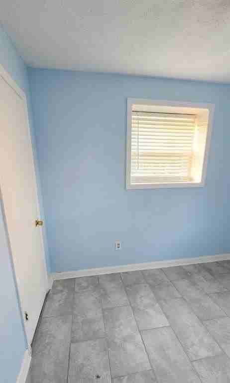 3083 Claiborne Dr - Photo 4 of 10