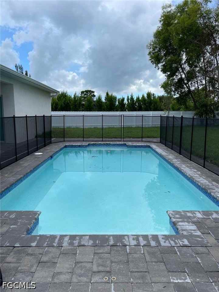 132 Sw 9th Ave - Photo 2 of 14