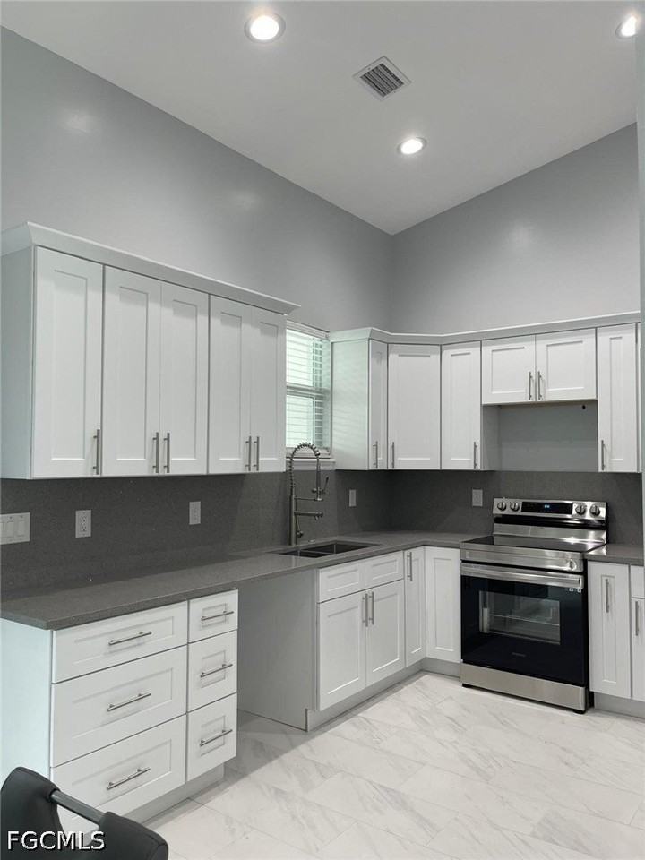 132 Sw 9th Ave - Photo 4 of 14