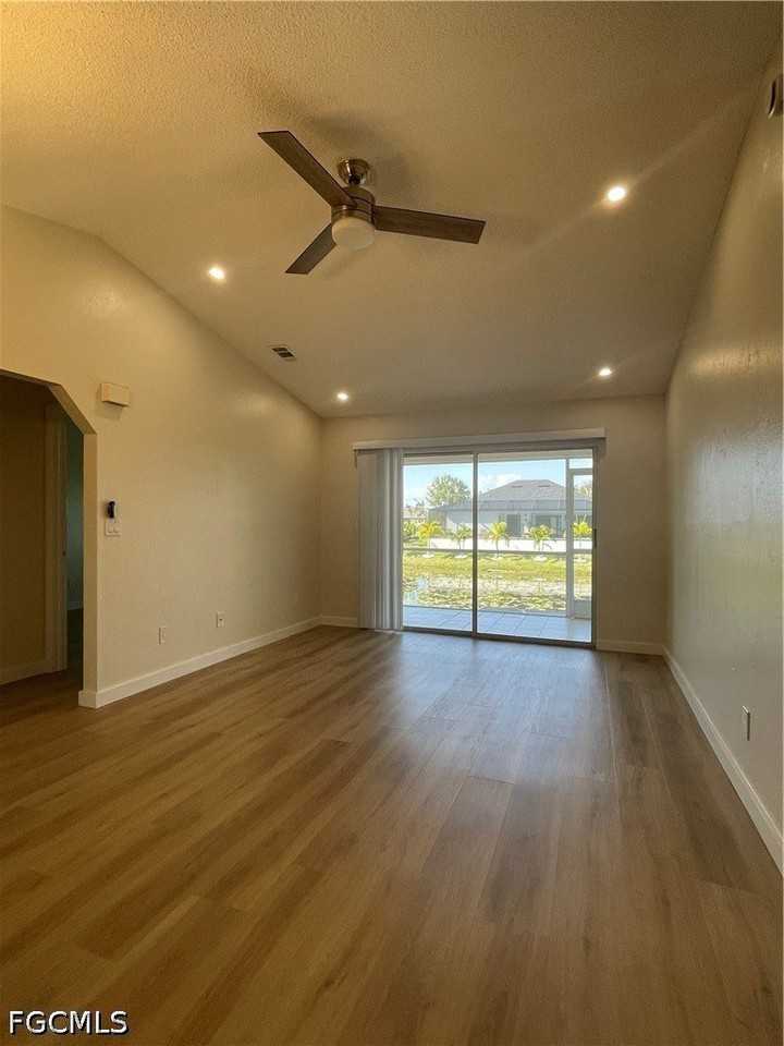 835 Gleason Pkwy Apt 3 - Photo 5 of 10