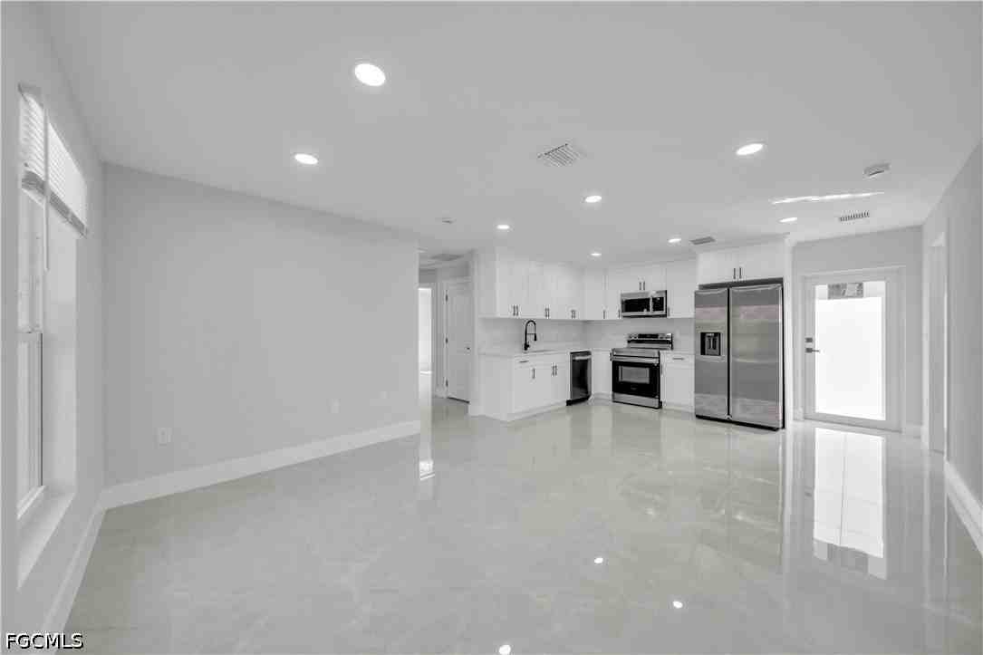 4604 Queen Ave N - Photo 2 of 5