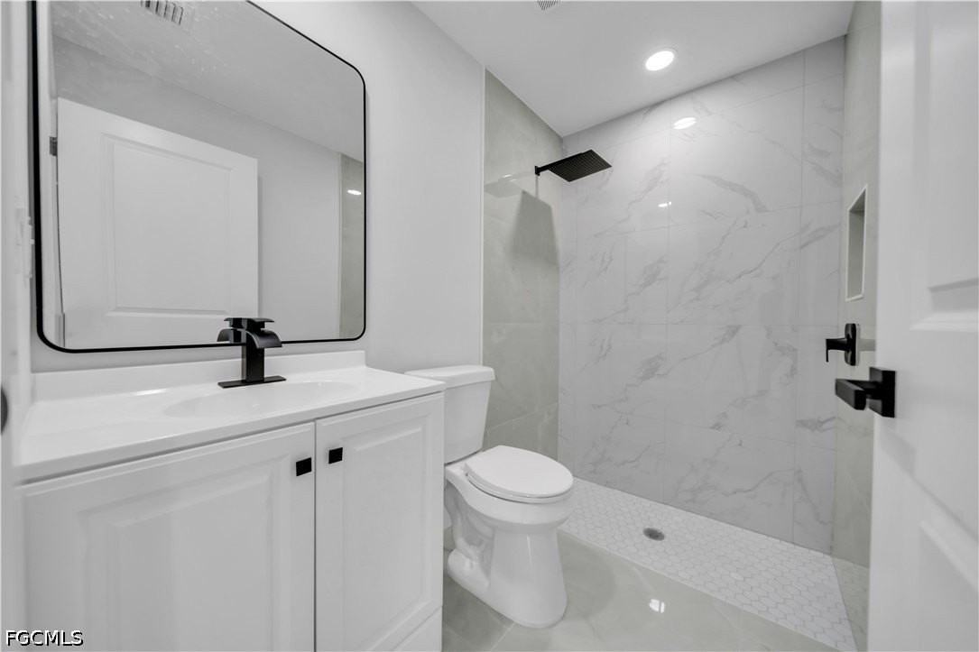 4604 Queen Ave N - Photo 4 of 5