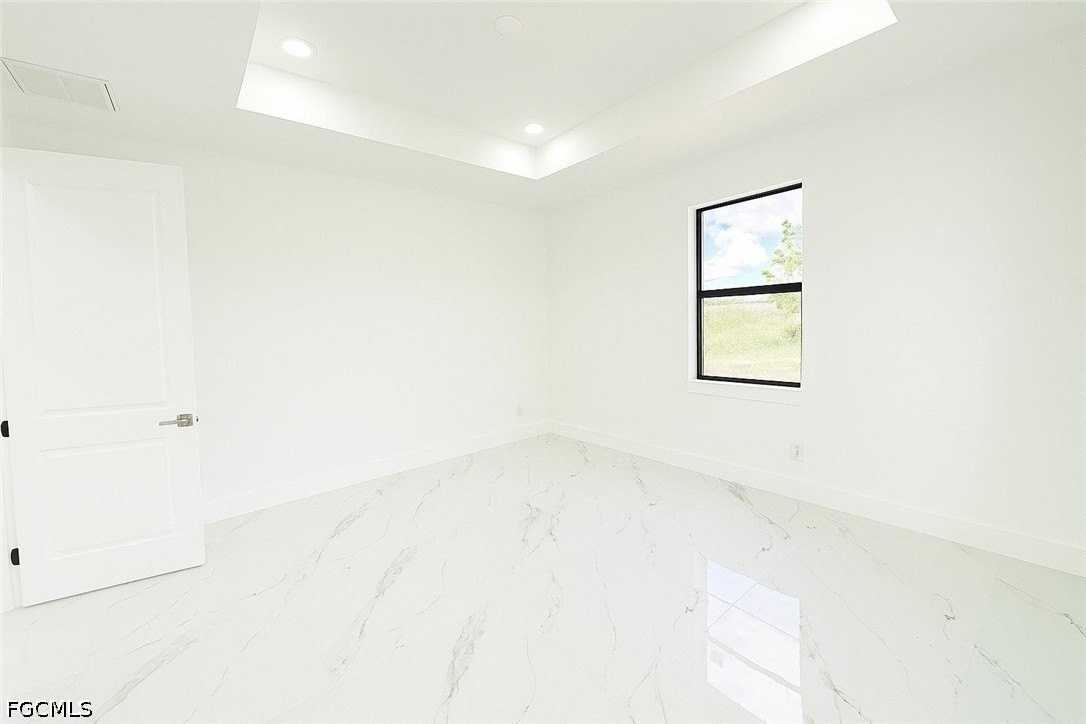 612 Ames St E - Photo 7 of 15