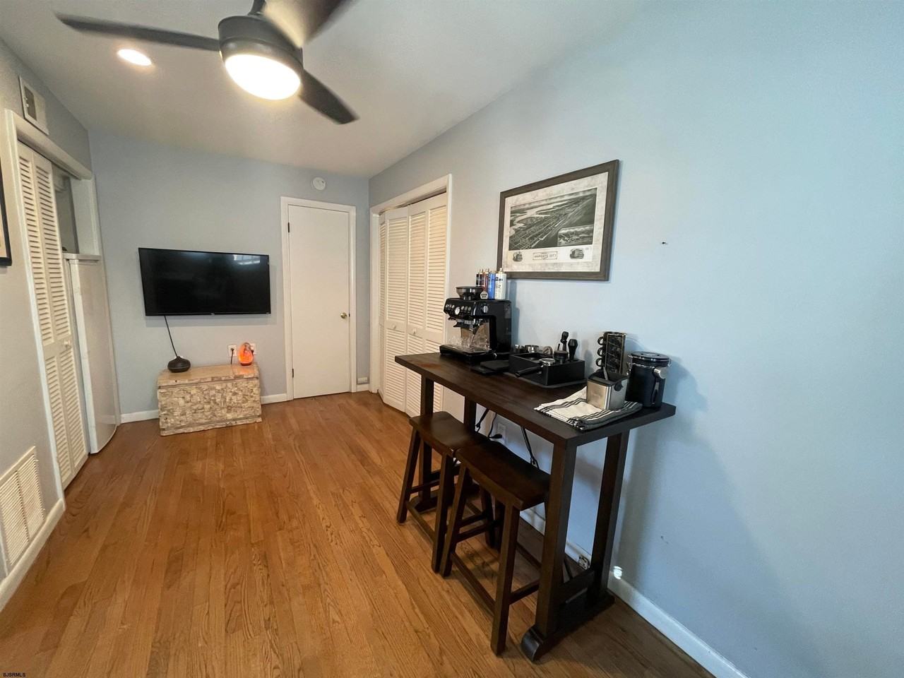 9104 Winchester Ave - Photo 6 of 13