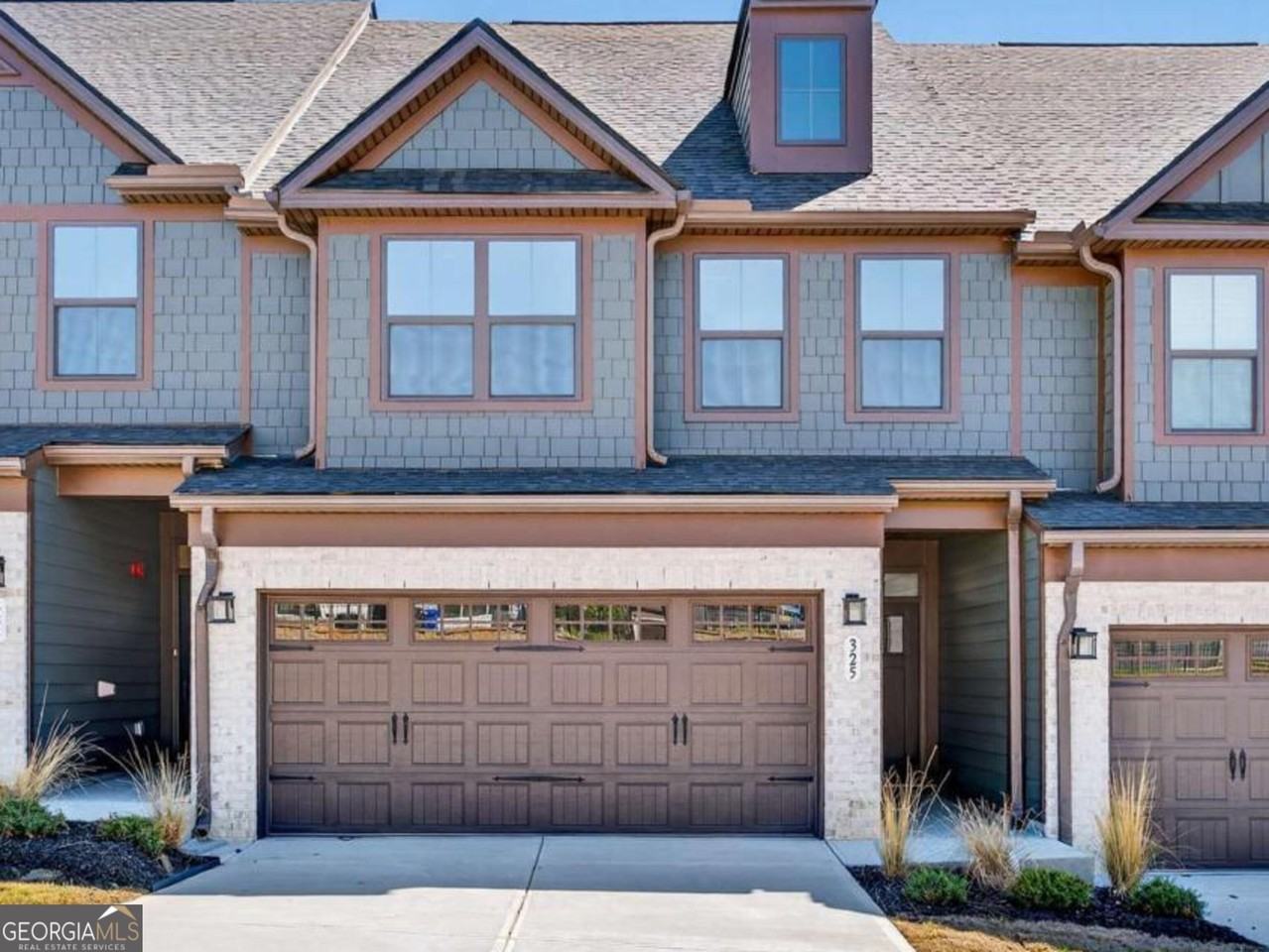 325 Enchanted Ct