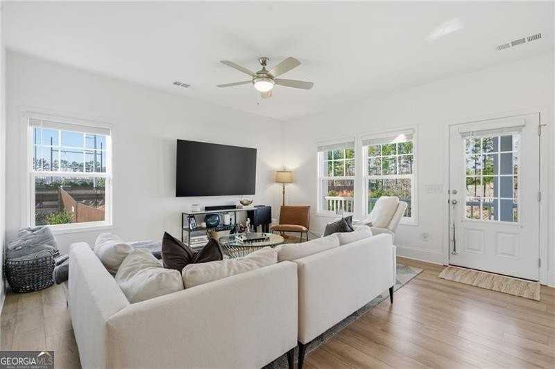 3158 Webb Rd - Photo 5 of 36