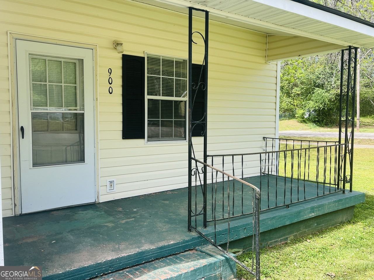 900 Park Ave - Photo 3 of 33