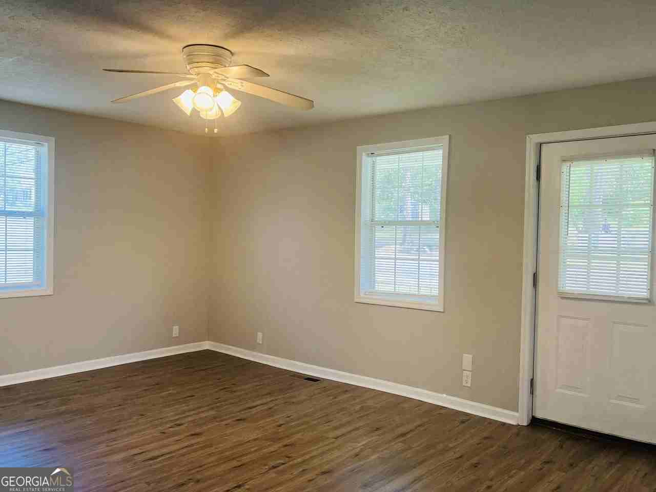 900 Park Ave - Photo 4 of 33