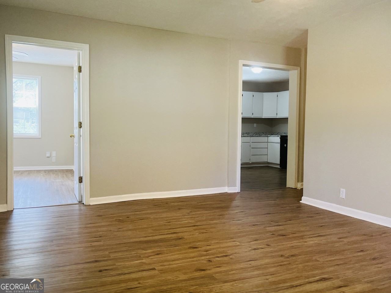 900 Park Ave - Photo 5 of 33