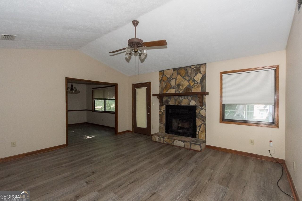 3192 Octavia Ln - Photo 3 of 28