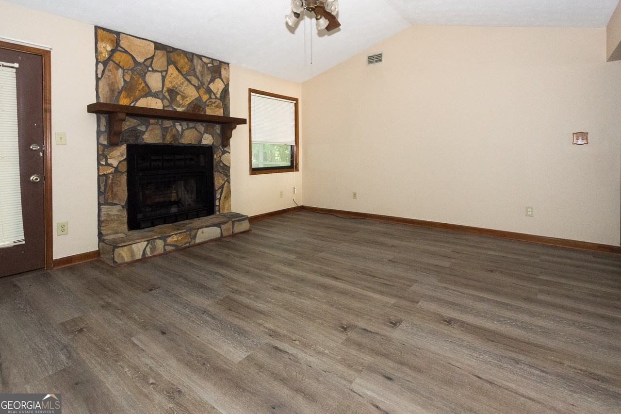 3192 Octavia Ln - Photo 4 of 28