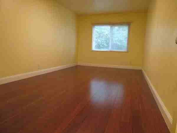 2726 Park Blvd Oakland CA 94606 HHL - Photo 4 of 27