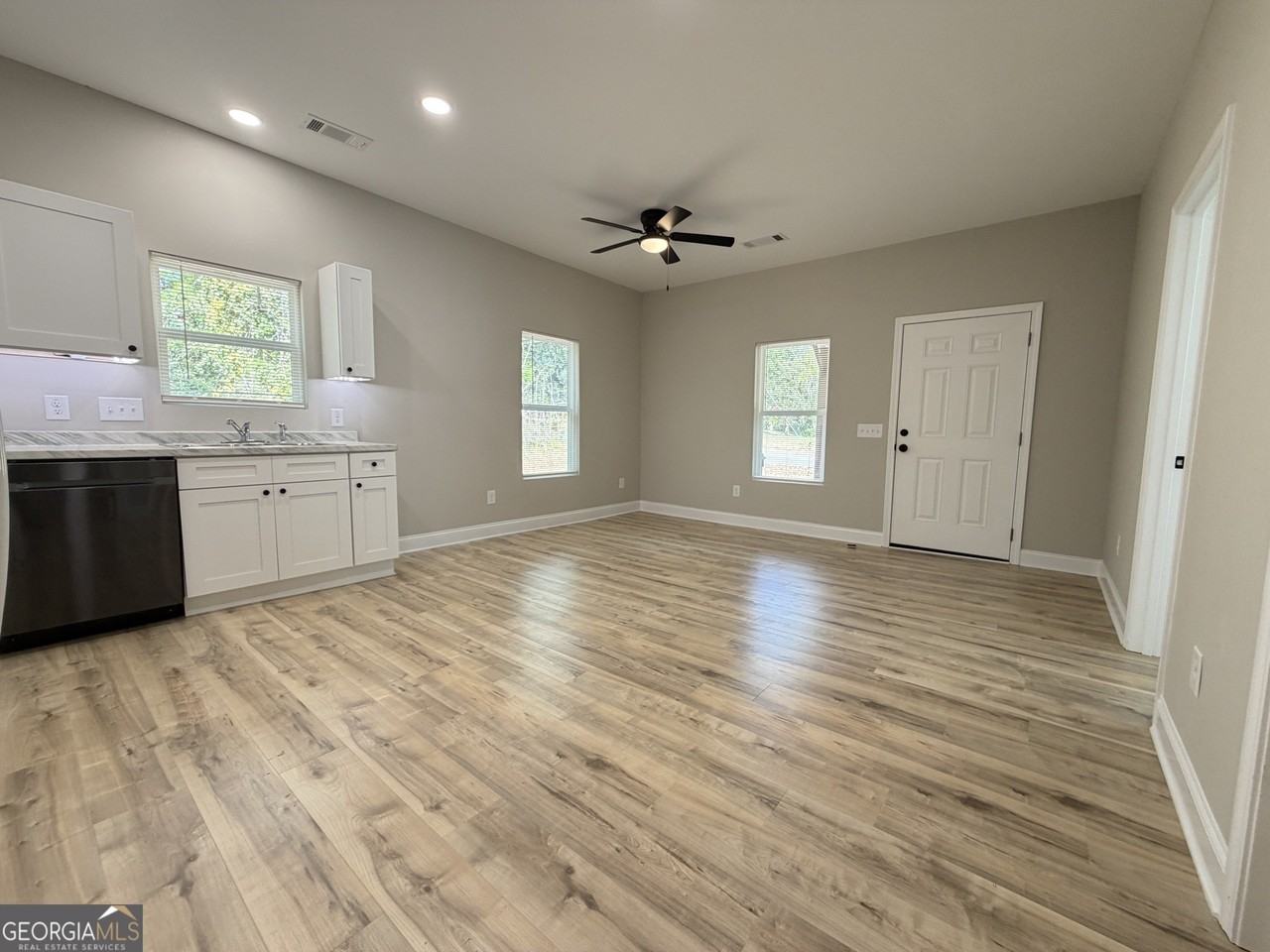 326 S Mcintosh St - Photo 5 of 18