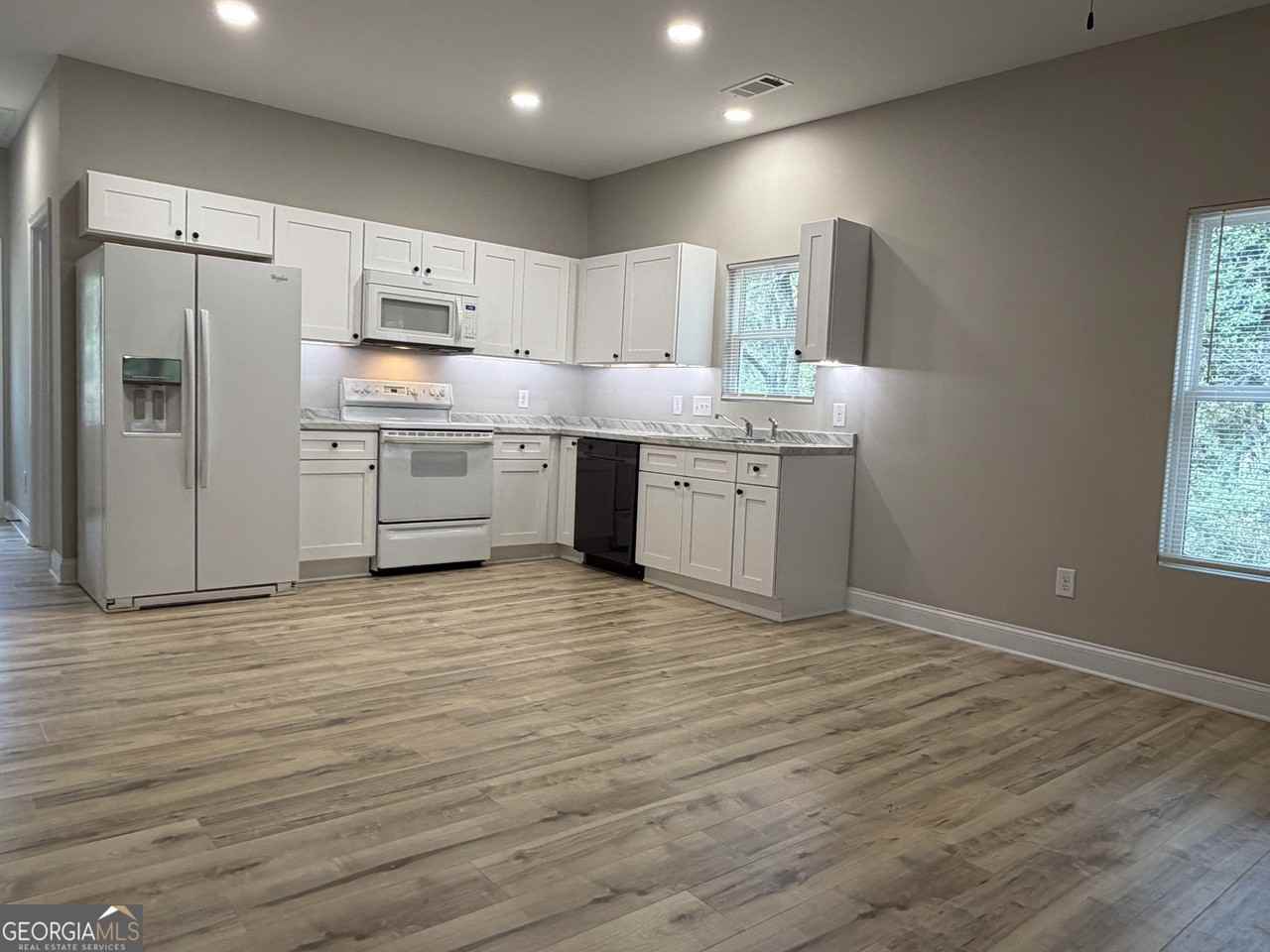 326 S Mcintosh St - Photo 6 of 18