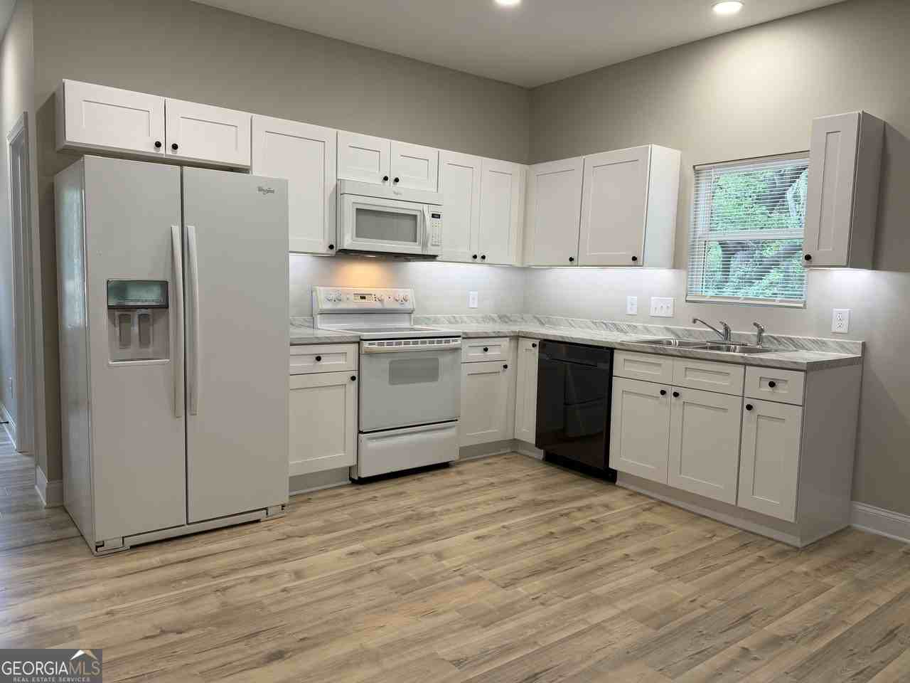 326 S Mcintosh St - Photo 7 of 18