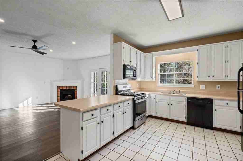 1263 Smithfield Rd E - Photo 7 of 22