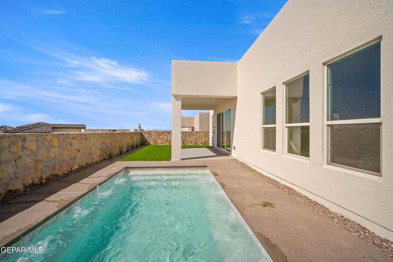 828 Durham Way - Photo 5 of 50