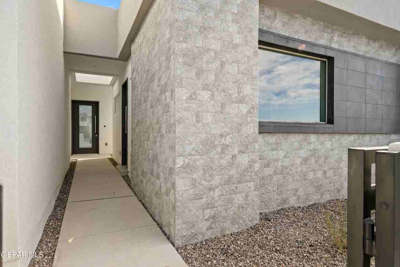 828 Acton St Unit 1 - Photo 5 of 50