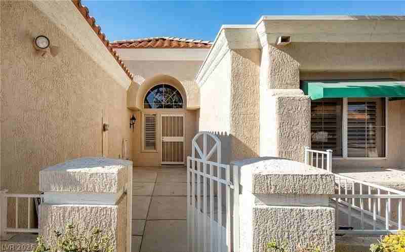 2417 Desert Butte Dr - Photo 3 of 25