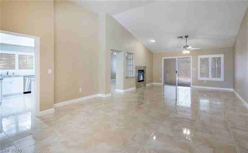 2417 Desert Butte Dr - Photo 4 of 25