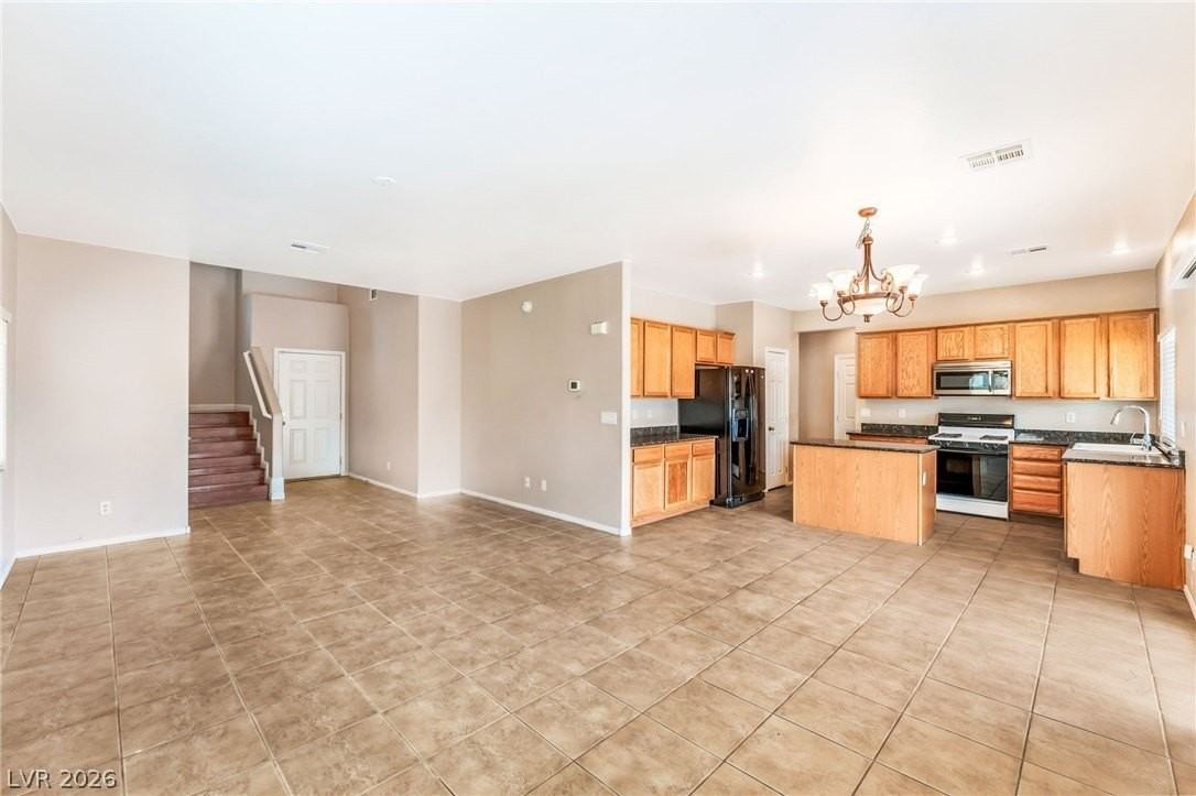 3329 Green Ice Ave - Photo 4 of 22