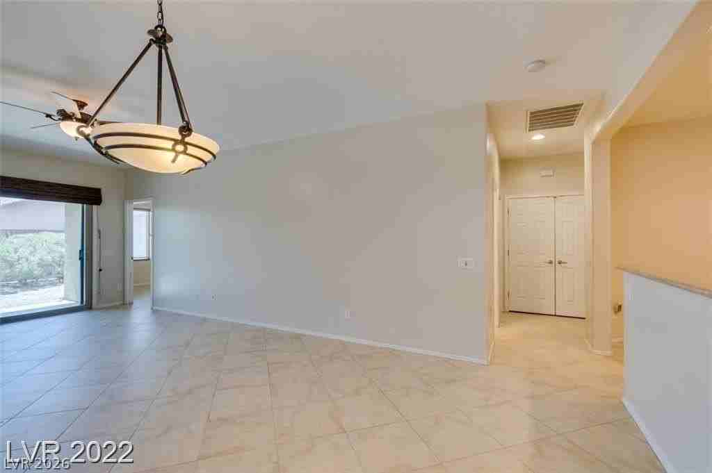 5985 Falconer Ave - Photo 4 of 36