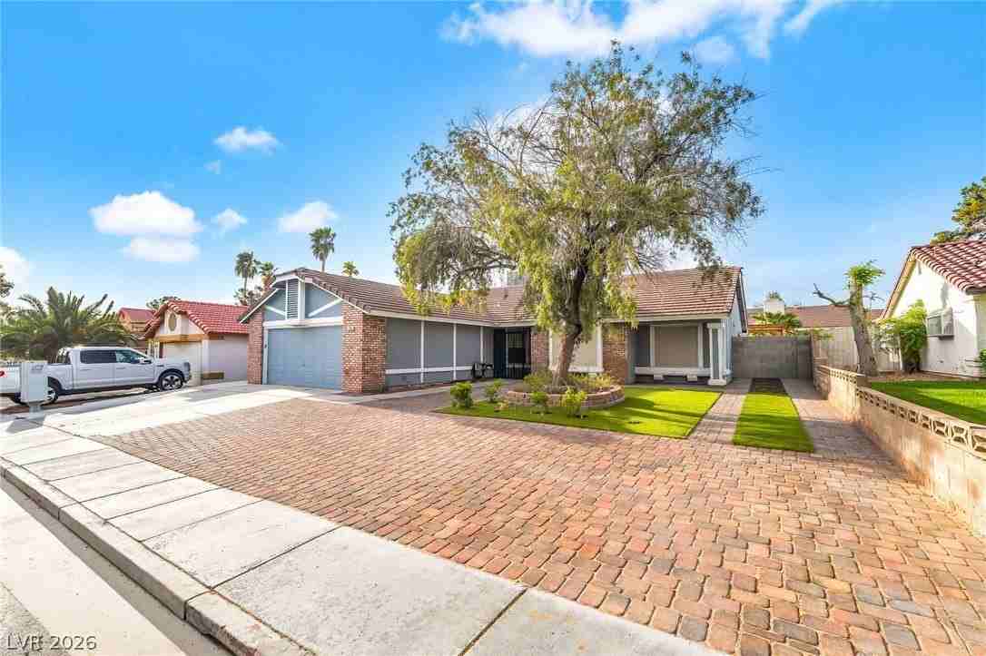 731 Autumn Moon Dr - Photo 2 of 25