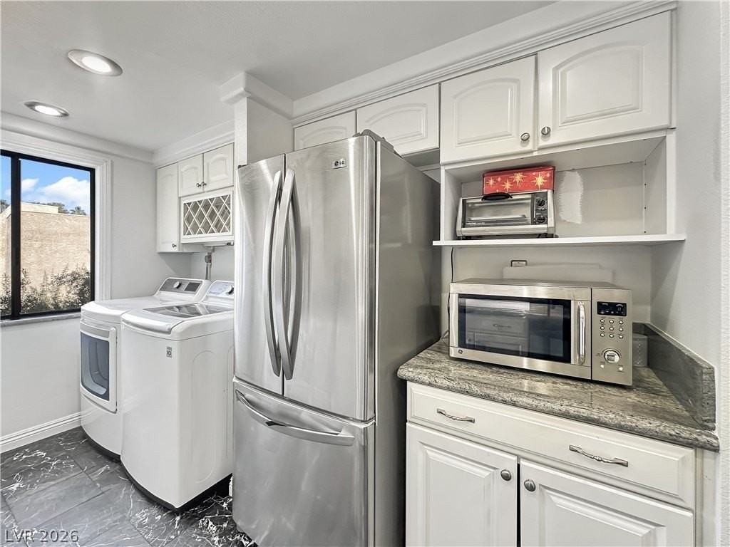 730 S Royal Crest Cir #424 - Photo 2 of 13