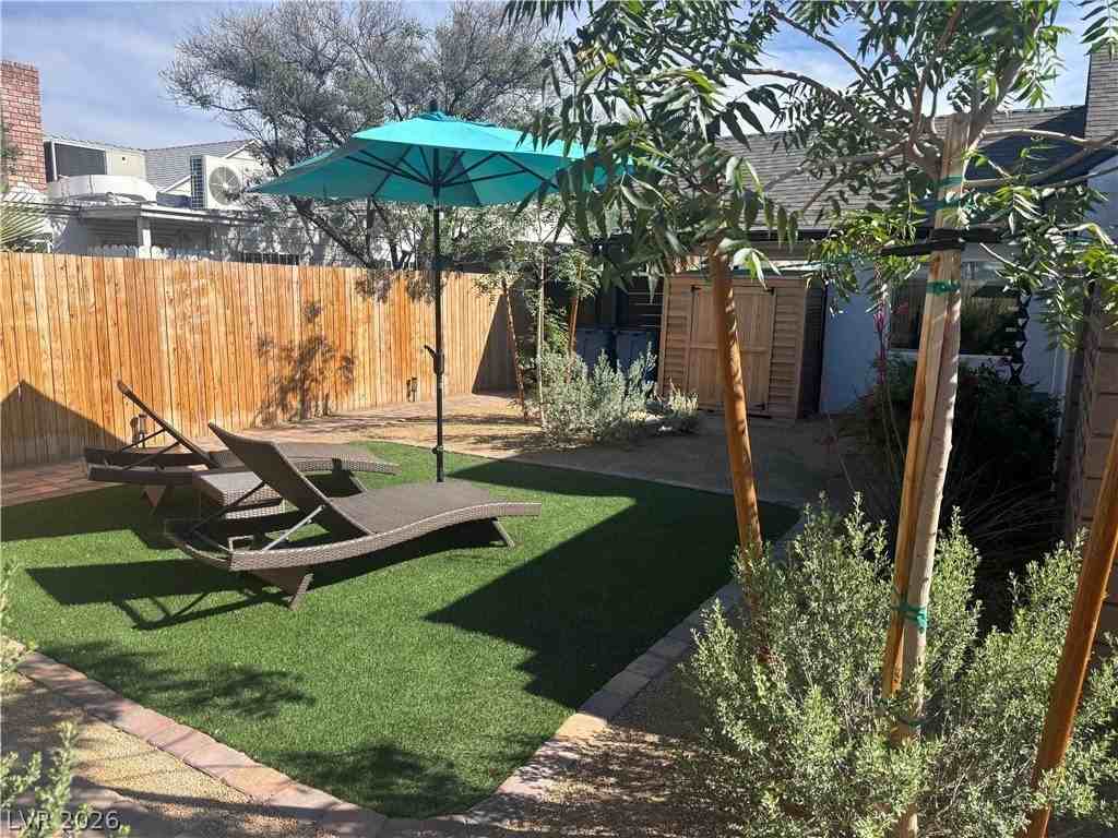 1065A Franklin Ave - Photo 2 of 7