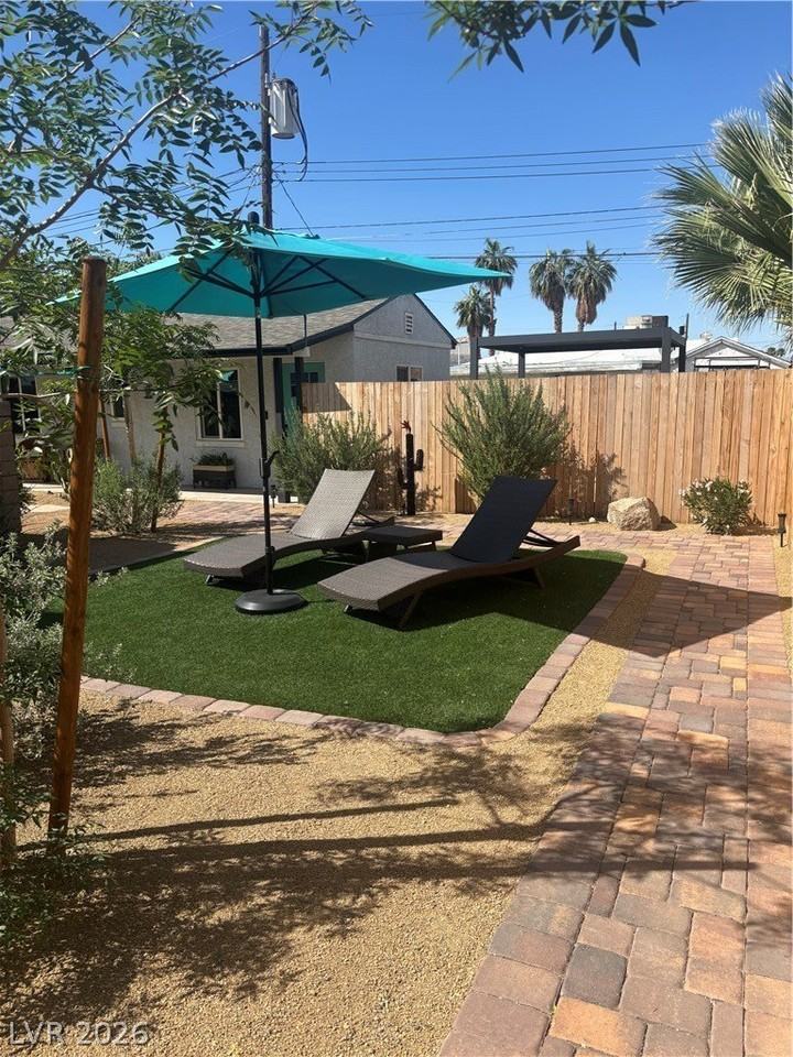 1065A Franklin Ave - Photo 3 of 7