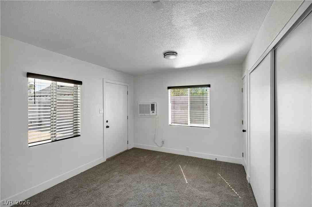 1065A Franklin Ave - Photo 5 of 7