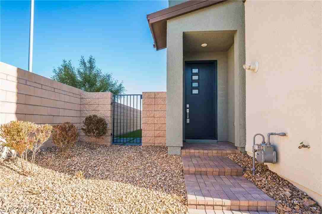 9228 Desert Pearl Ave - Photo 5 of 38