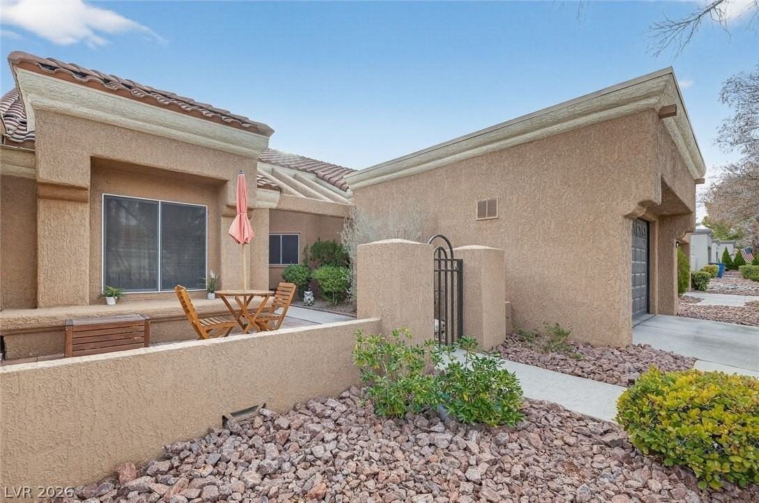 8533 Millsboro Dr - Photo 2 of 24