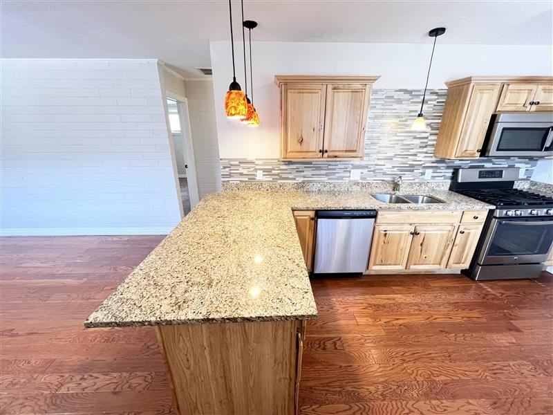 Bennett 6-plex - Photo 2 of 40