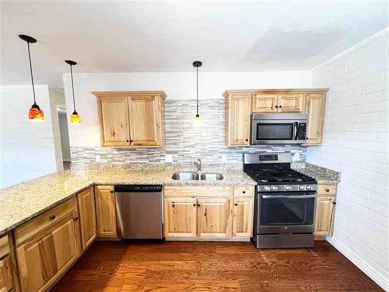 Bennett 6-plex - Photo 4 of 40