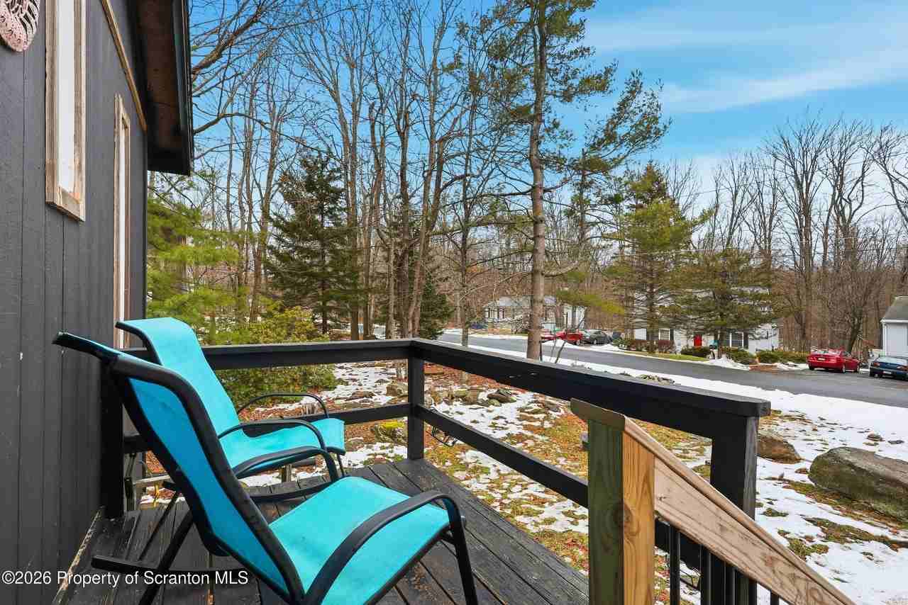 1379 Winding Way - Photo 4 of 50